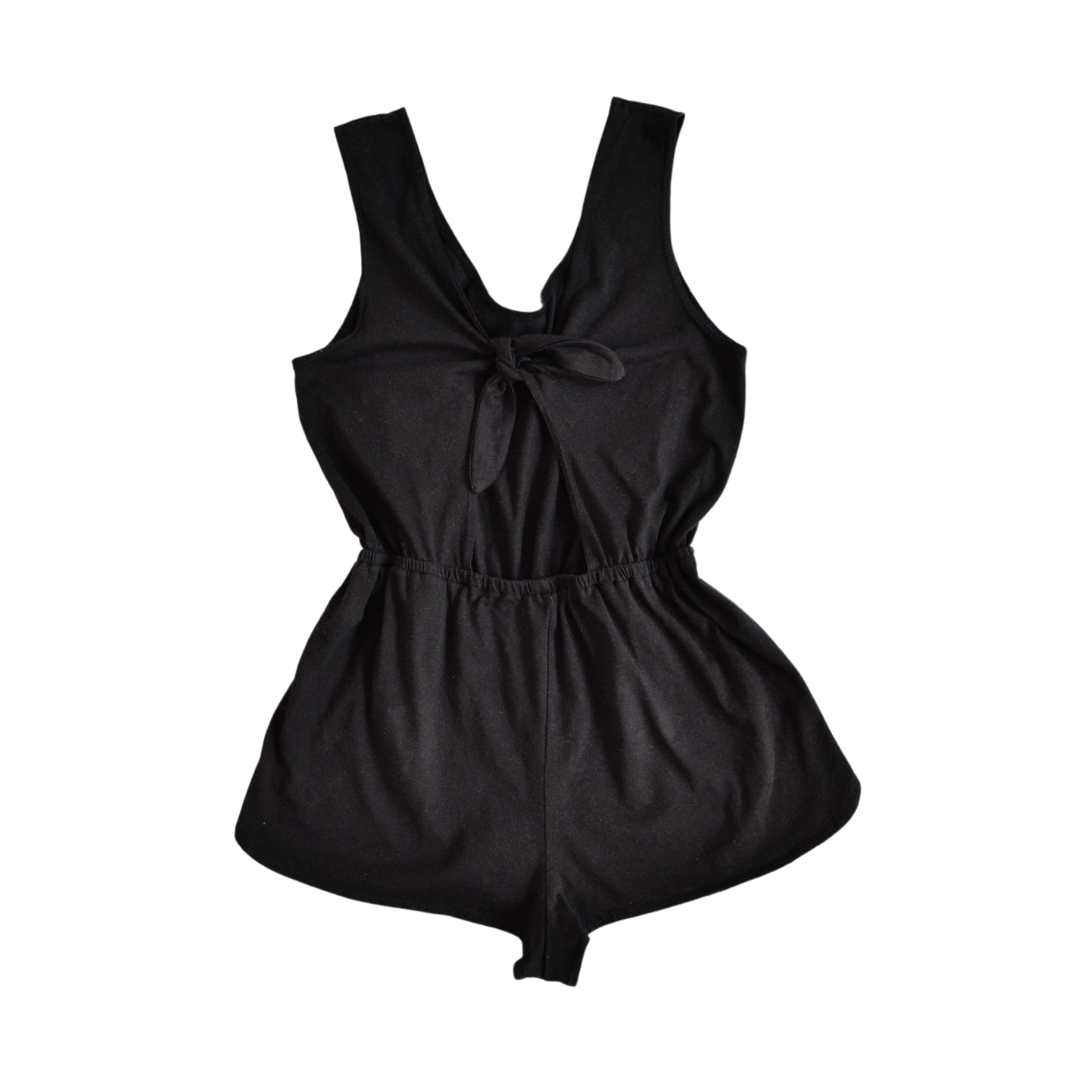 Jumper negro con escote