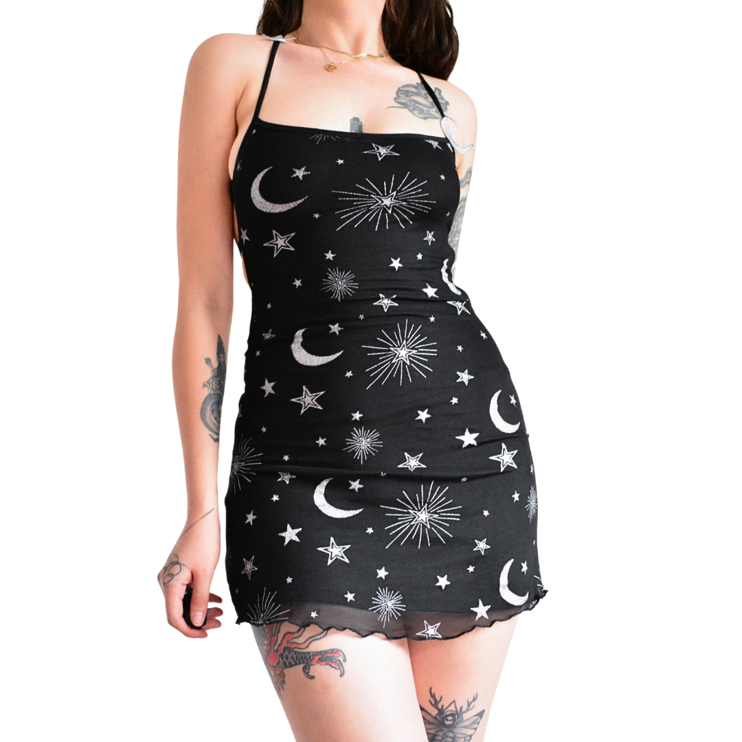 Vestido cosmos de estrellas y lunas