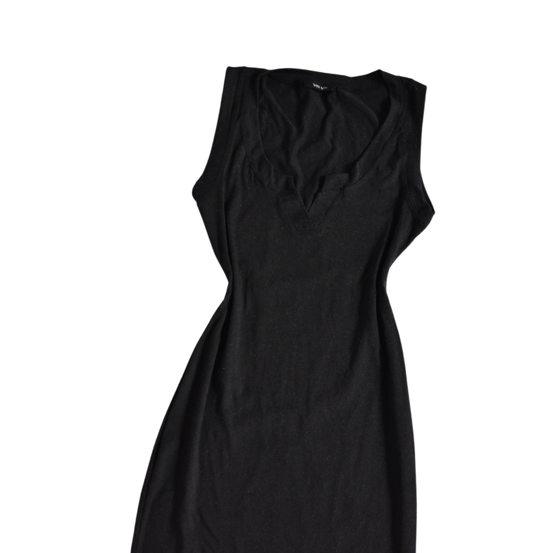 Vestido largo negro entallado