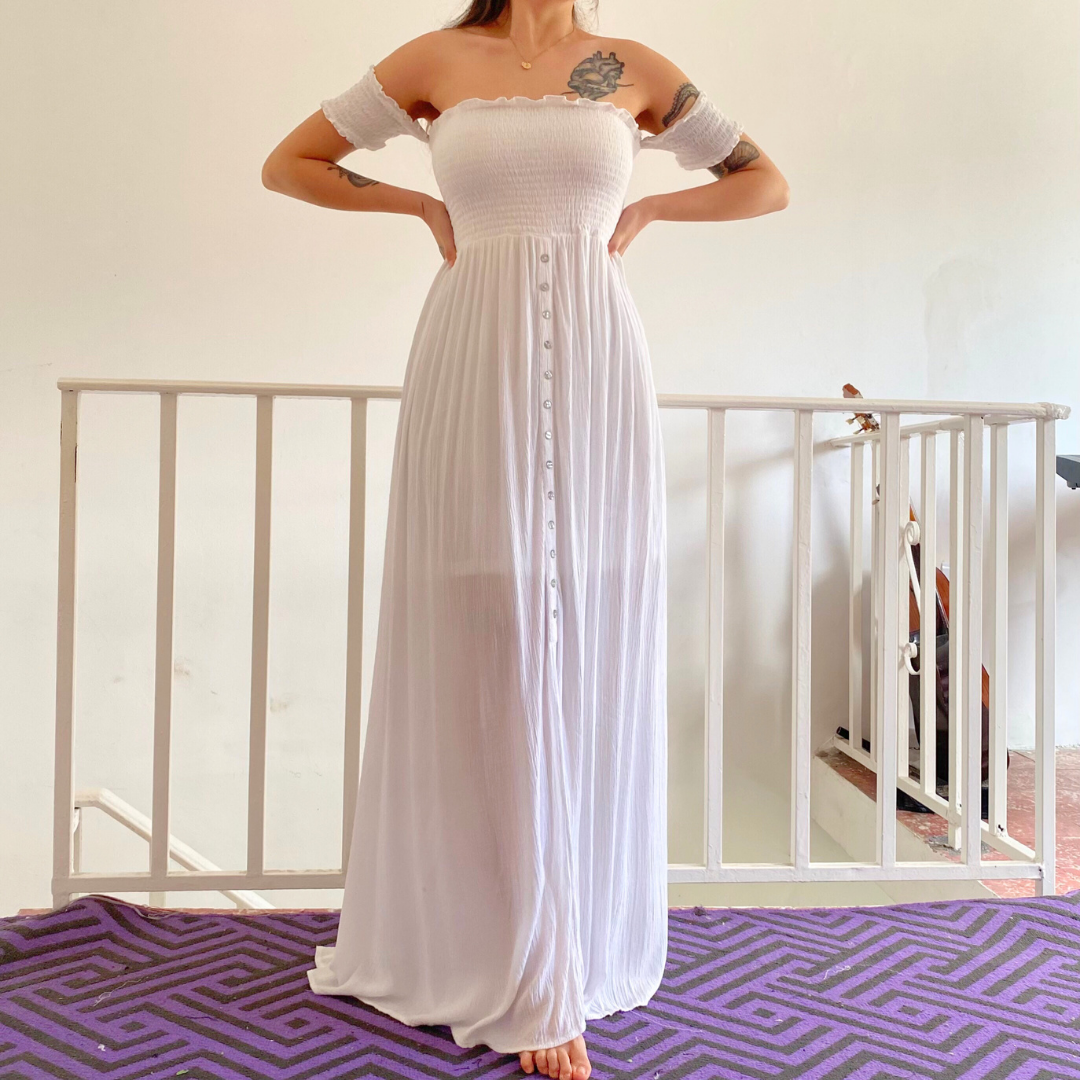 Vestido largo blanco con botones