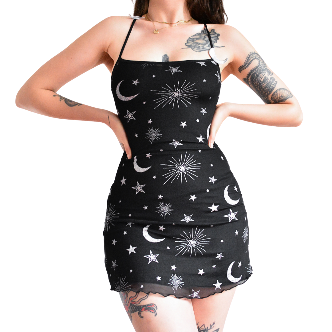 Vestido cosmos de estrellas y lunas