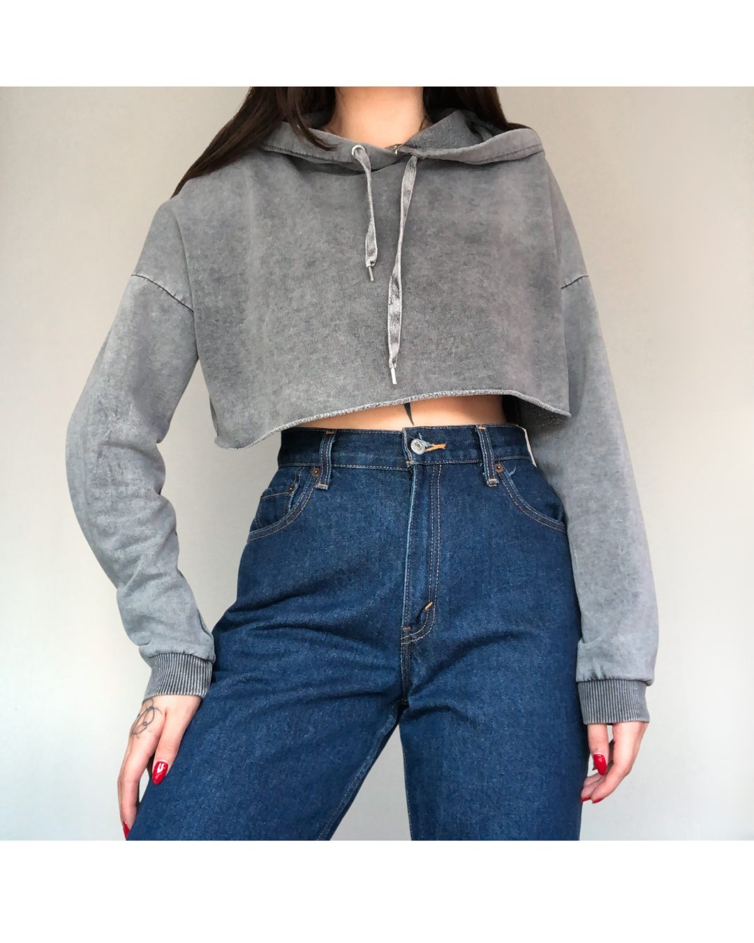 Sudadera cropped gris