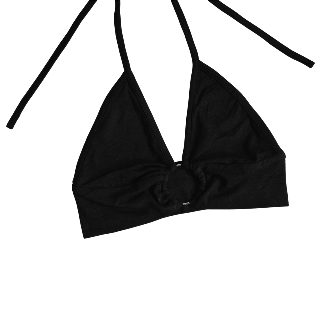 Top negro triangular con argolla