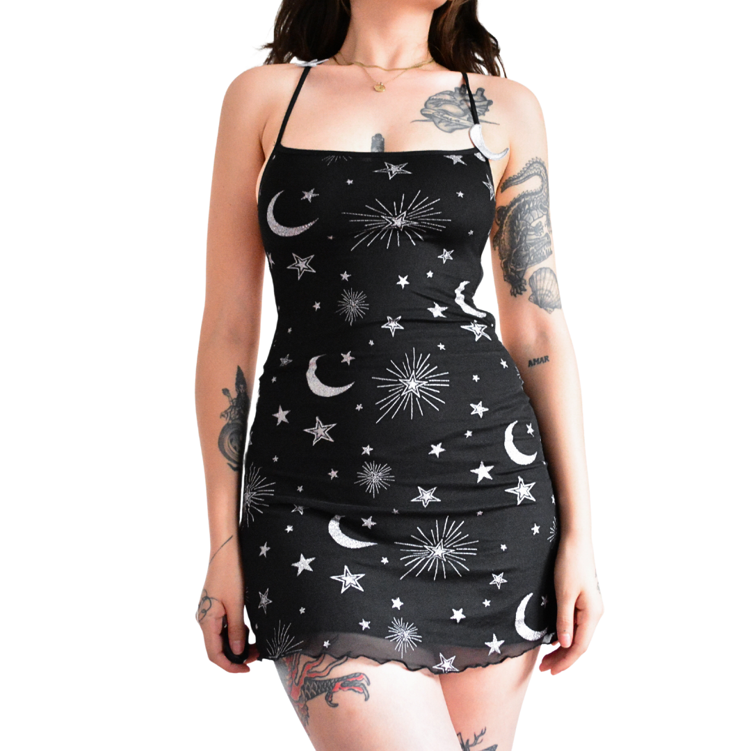 Vestido cosmos de estrellas y lunas