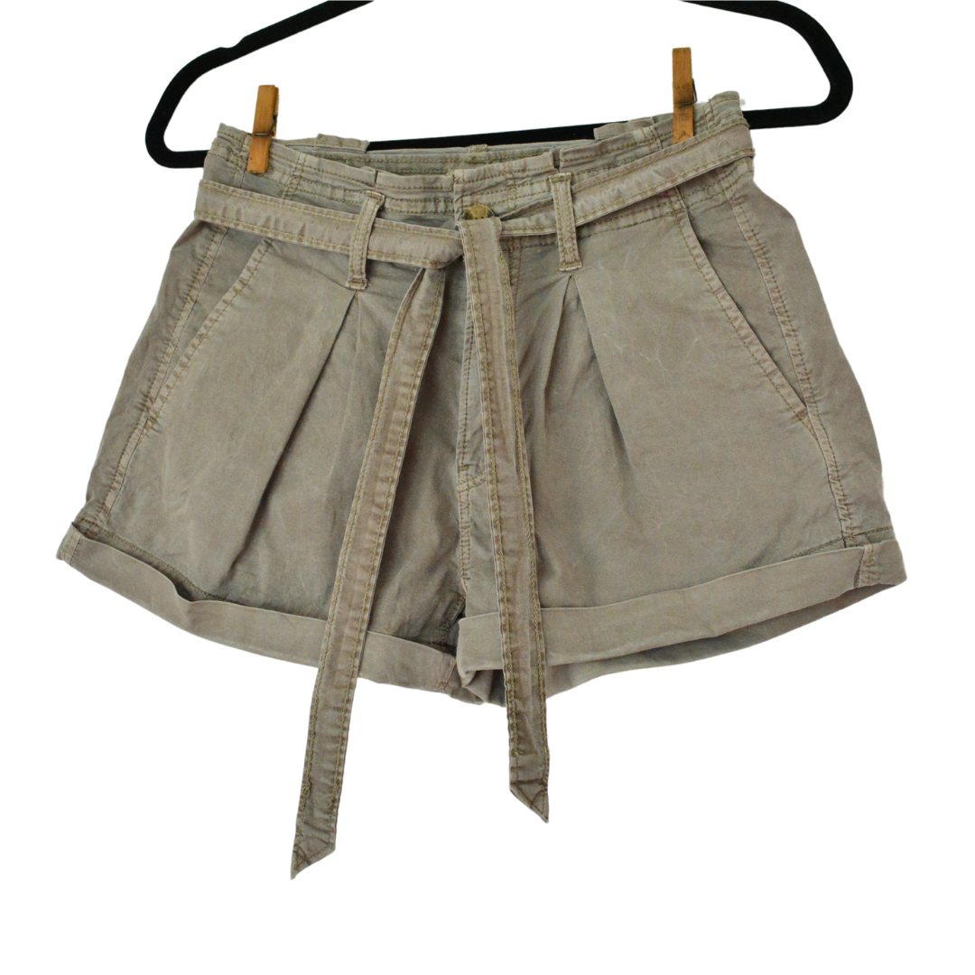 Short verde oliva con listón American Eagle