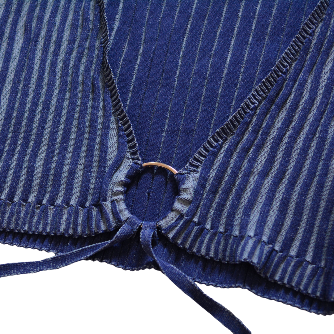 Top azul de manga larga
