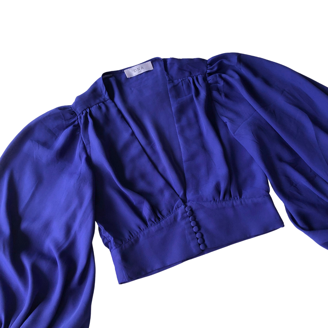 Blusa azul con mangas globo