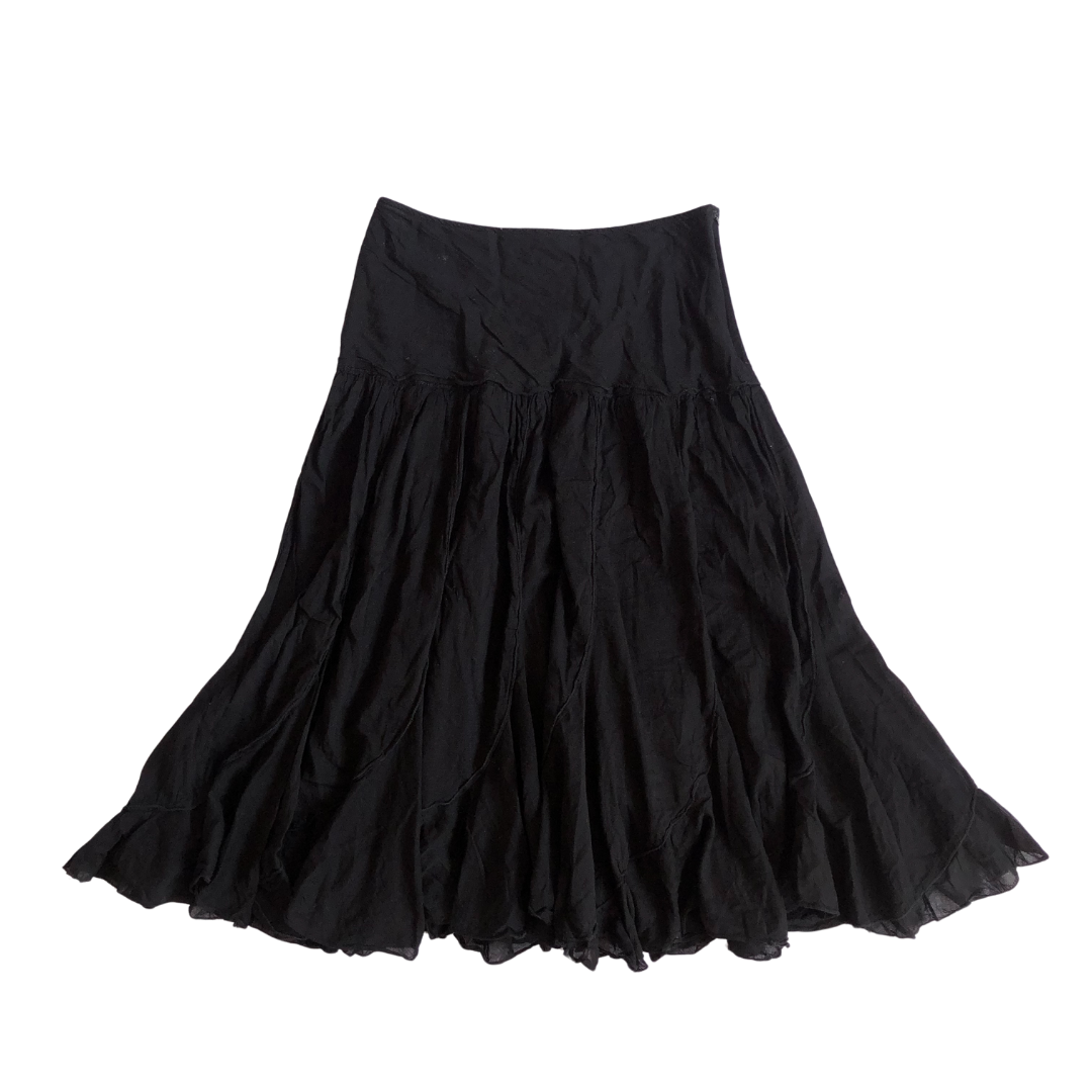 Falda negra con olanes
