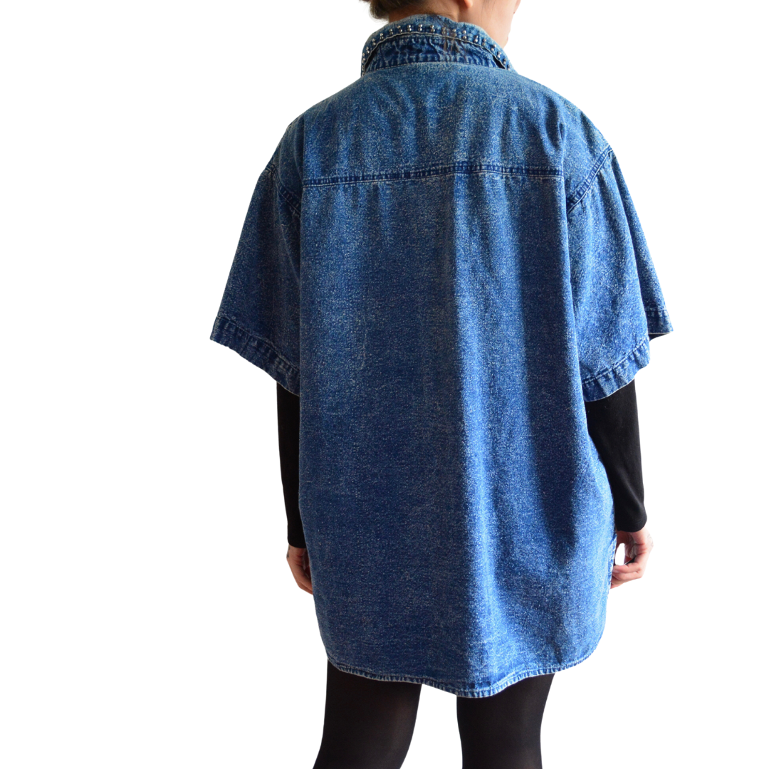 Camisa denim con pedrería y aplicaciones