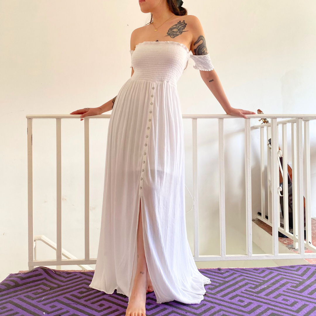 Vestido largo blanco con botones