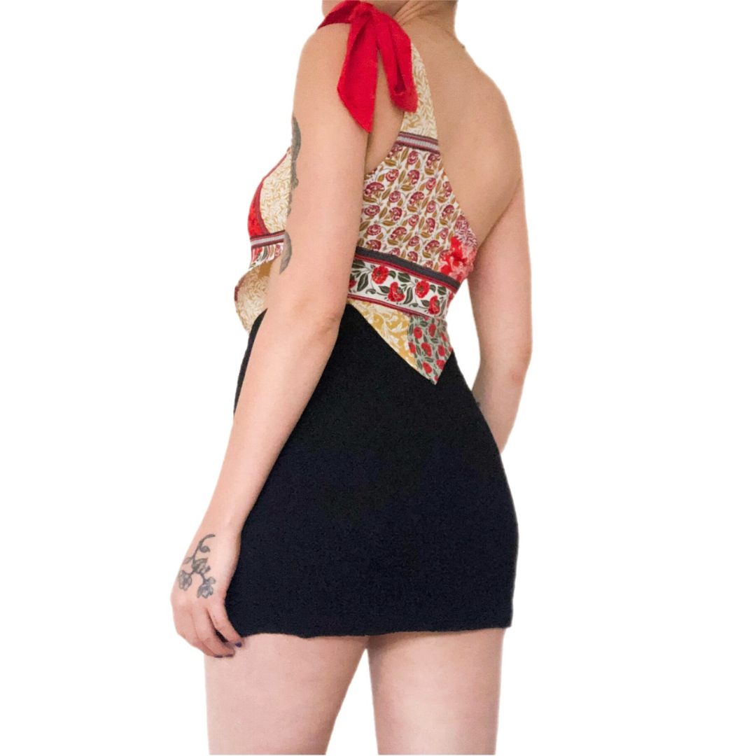 Top asimétrico floral