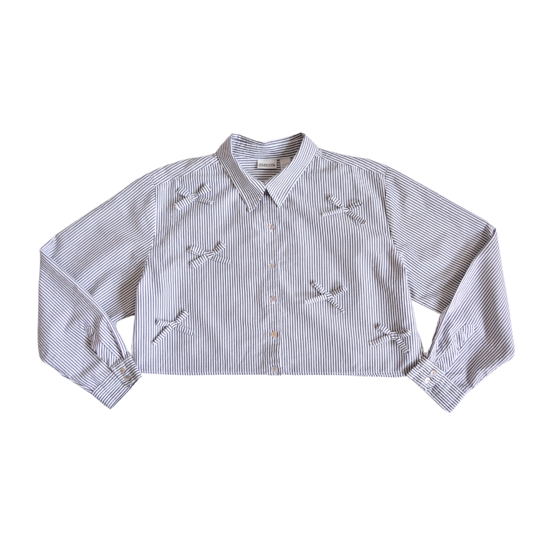 Blusa upcycling de moñitos y líneas
