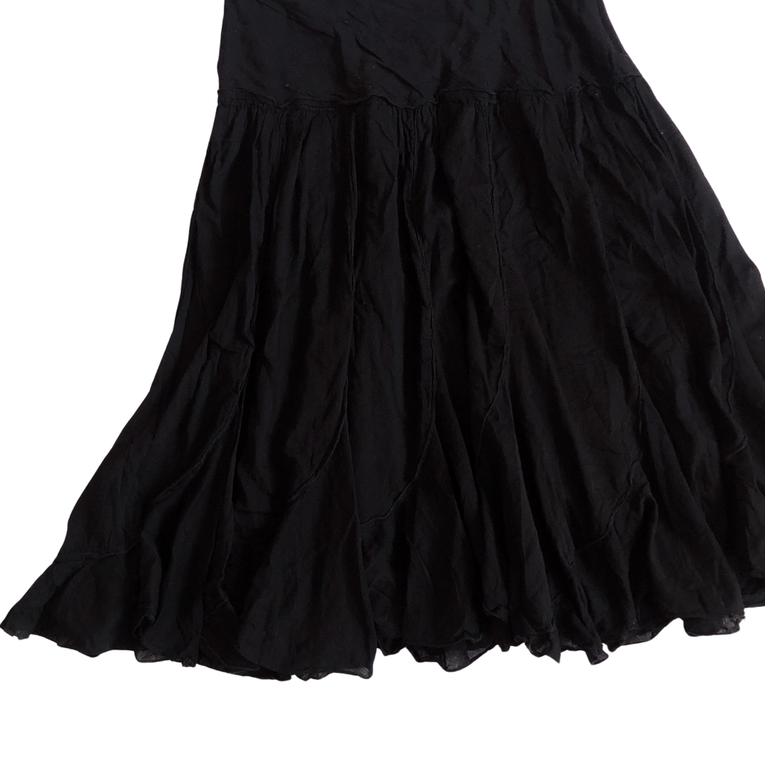 Falda negra con olanes