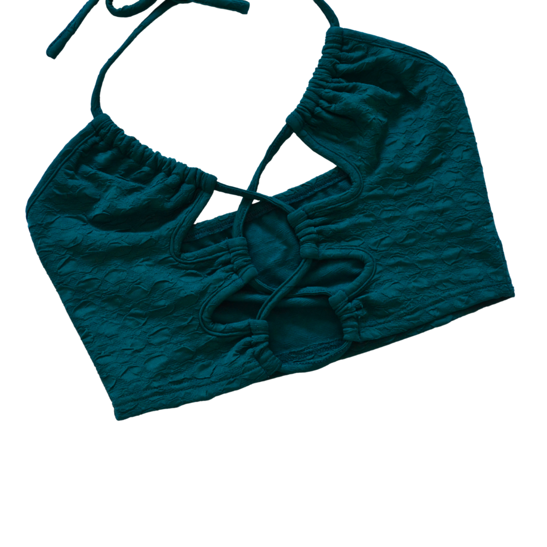 Top azul halter con aberturas