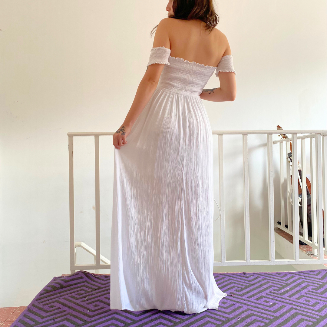 Vestido largo blanco con botones