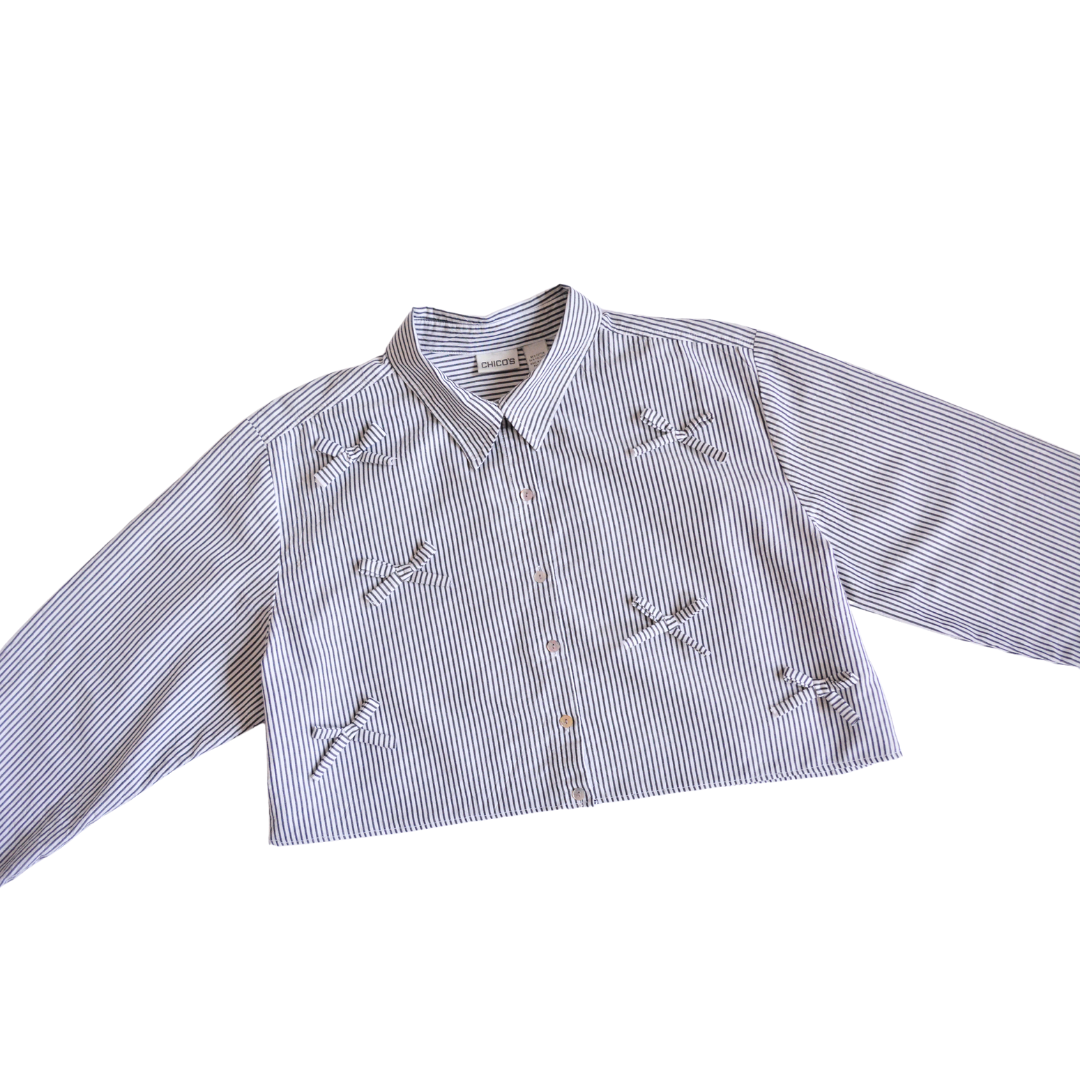 Blusa upcycling de moñitos y líneas