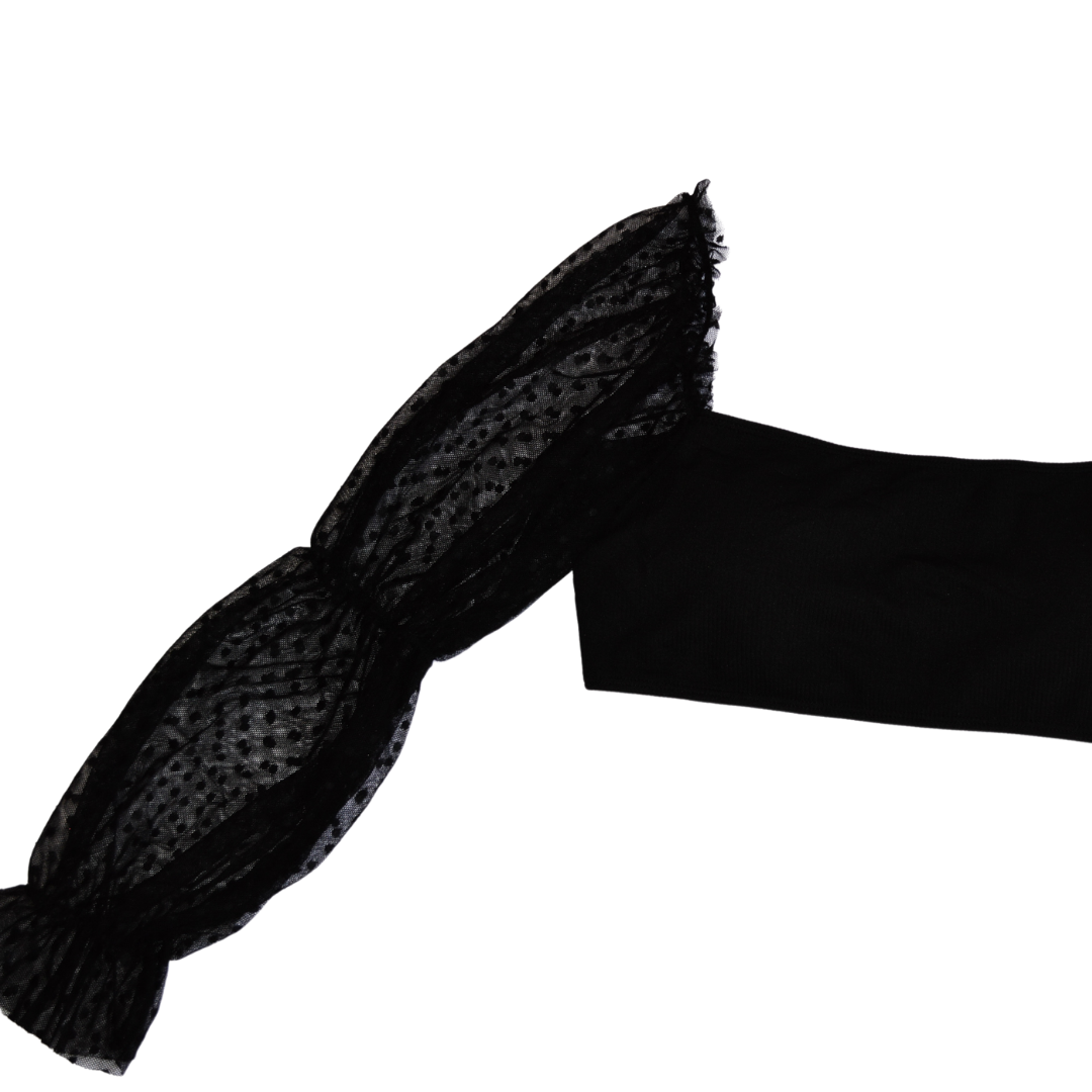 Top negro con mangas mesh