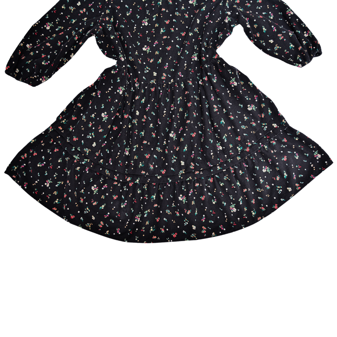 Vestido negro de globo con flores