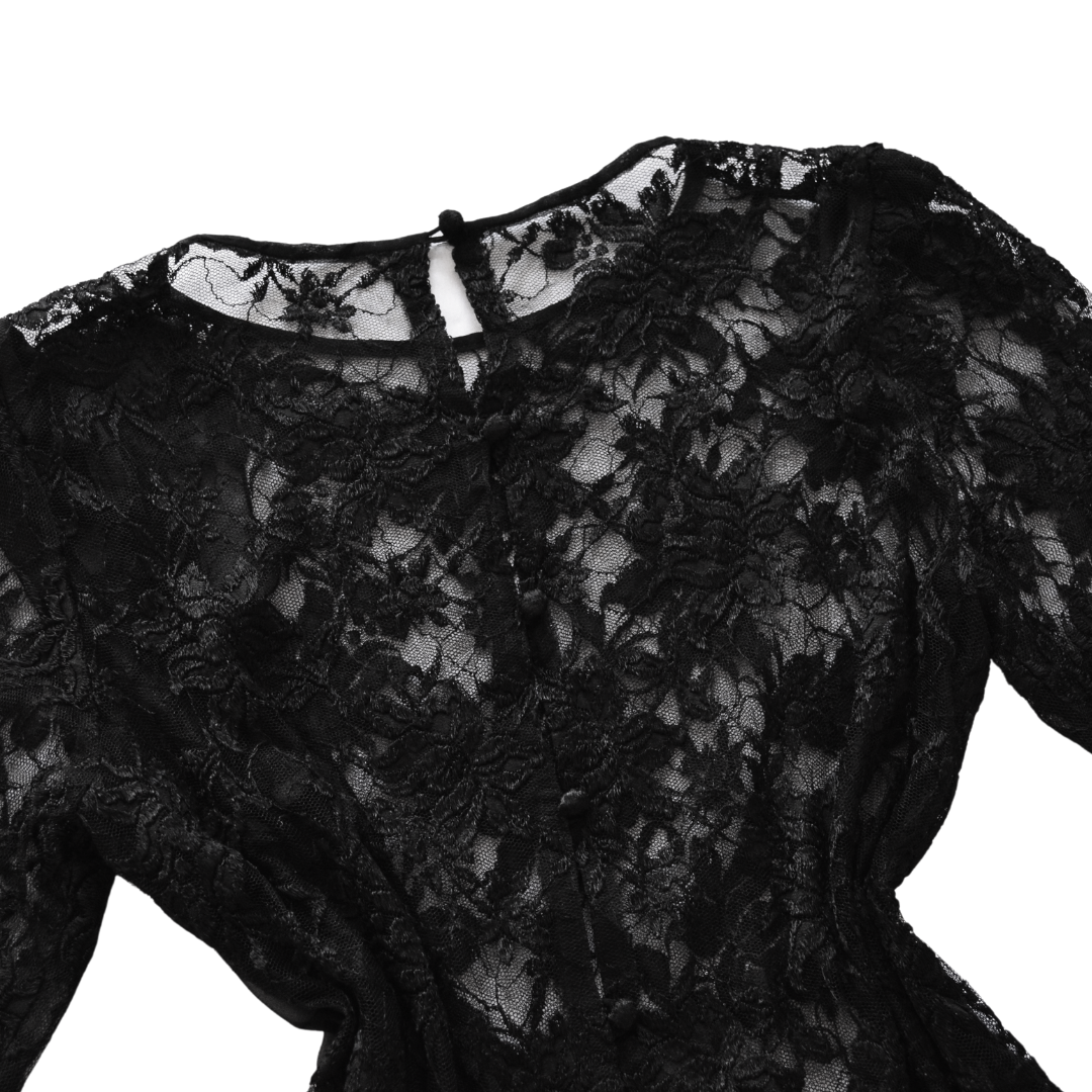 Vestido negro de encaje