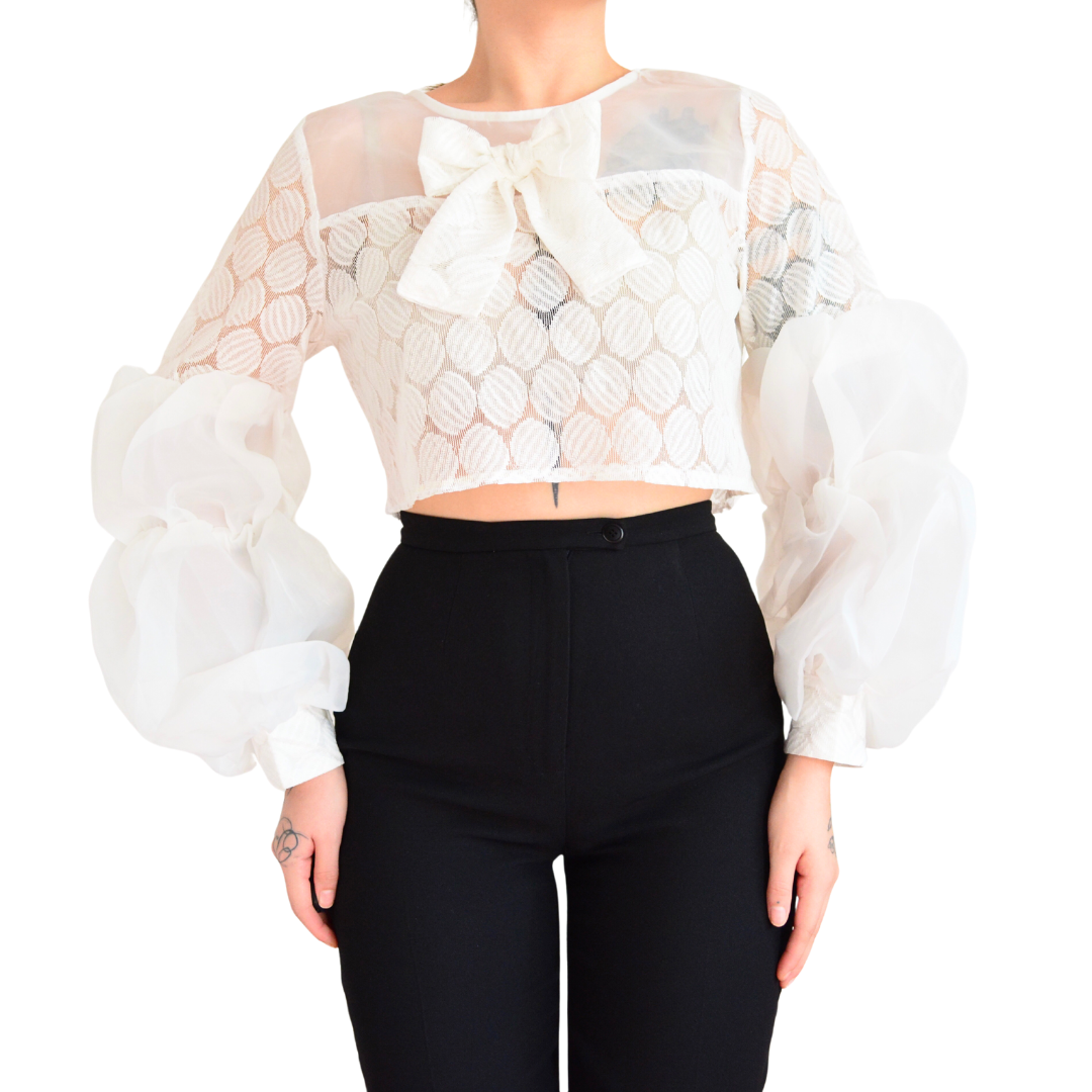 Blusa blanca con moño upcycling
