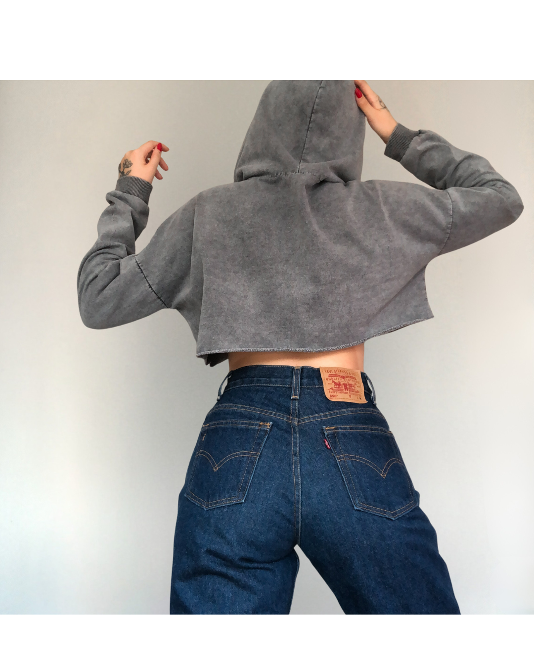 Sudadera cropped gris