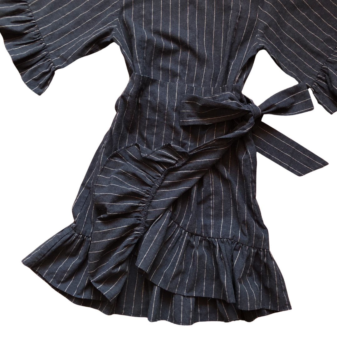 Vestido ruffles envolvente