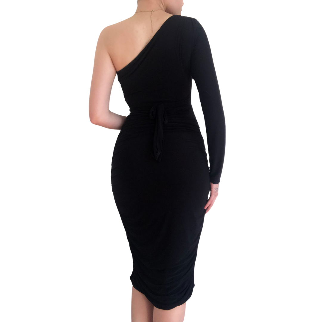 Vestido negro one shoulder