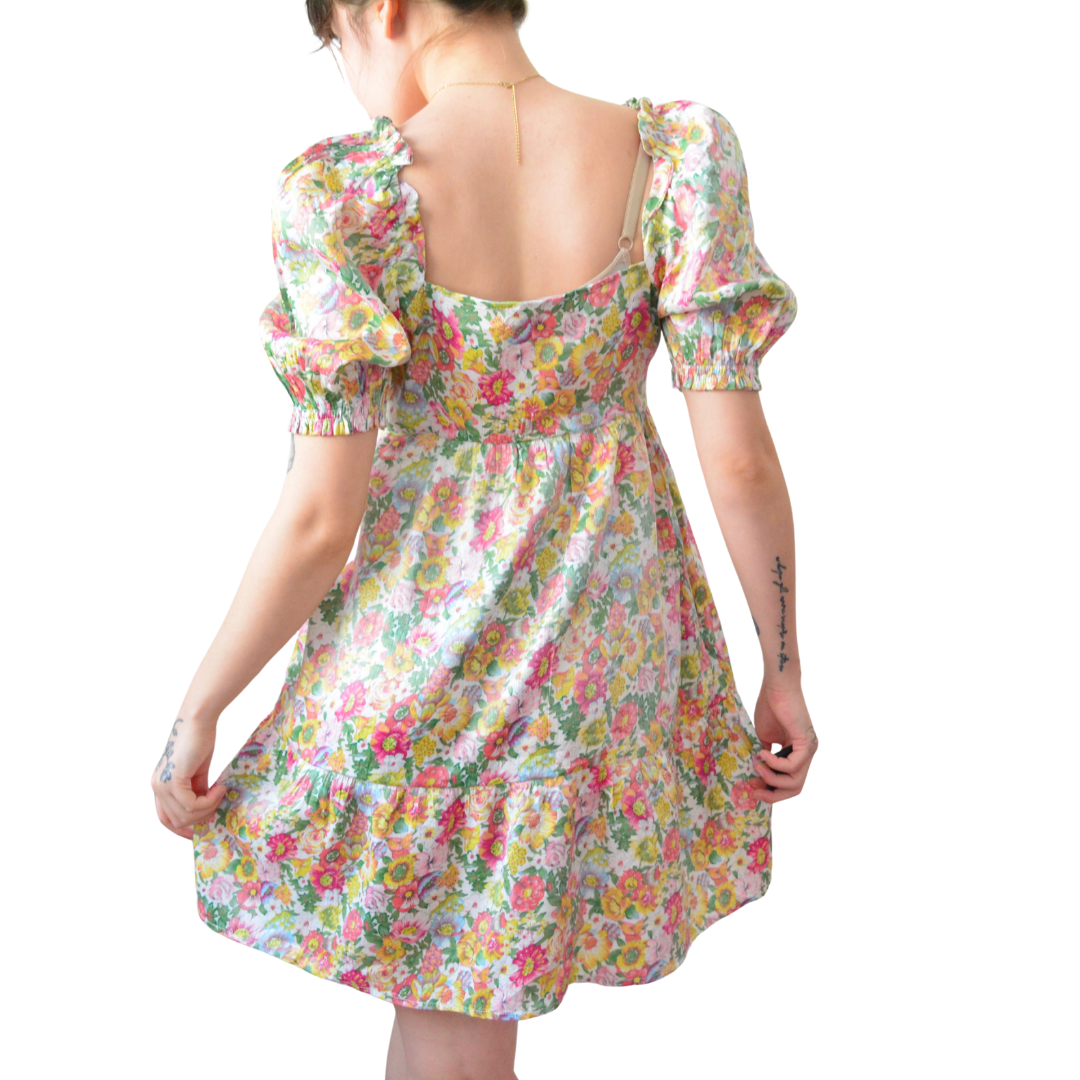 Vestido de flores con bolsas