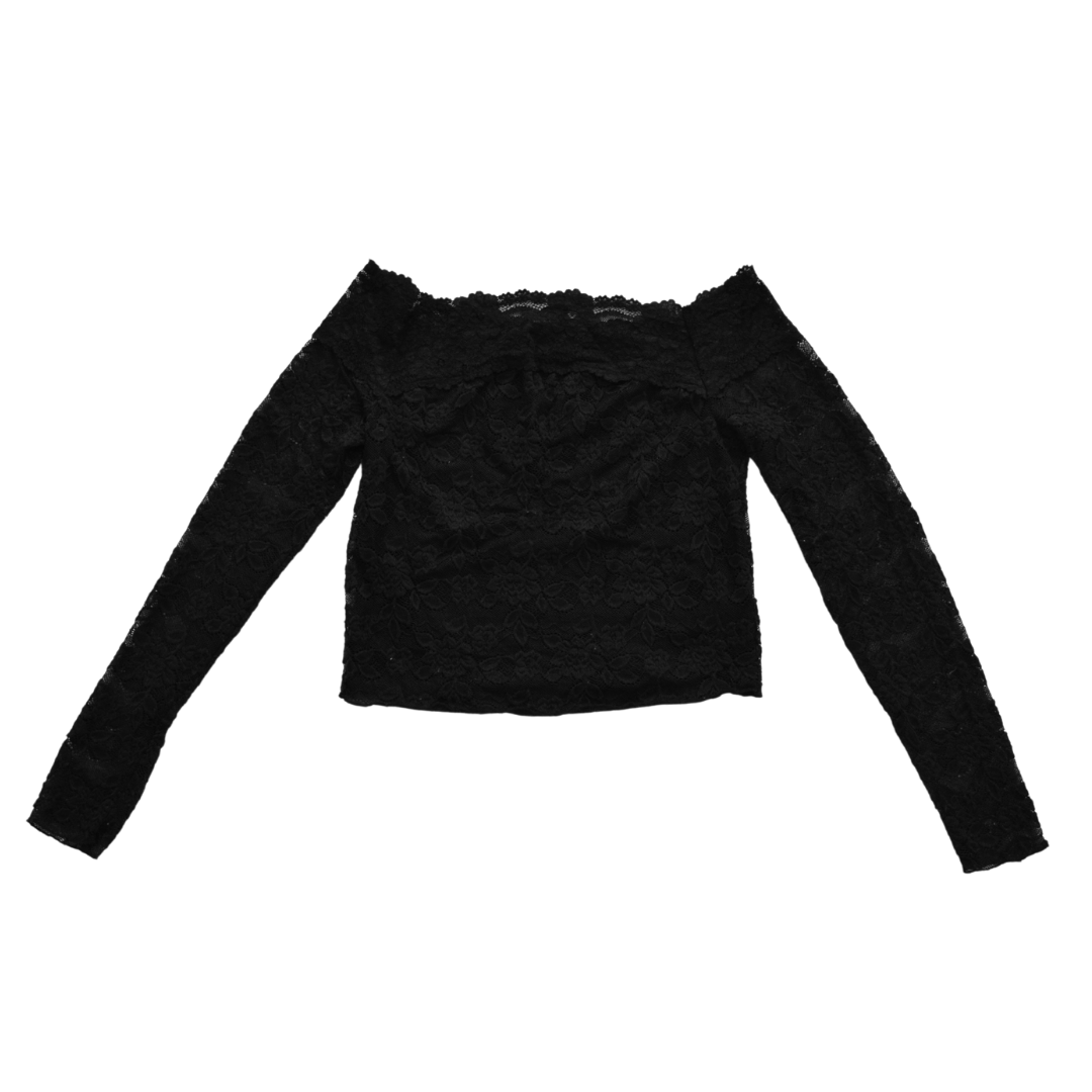 Blusa negra de encaje off shoulder