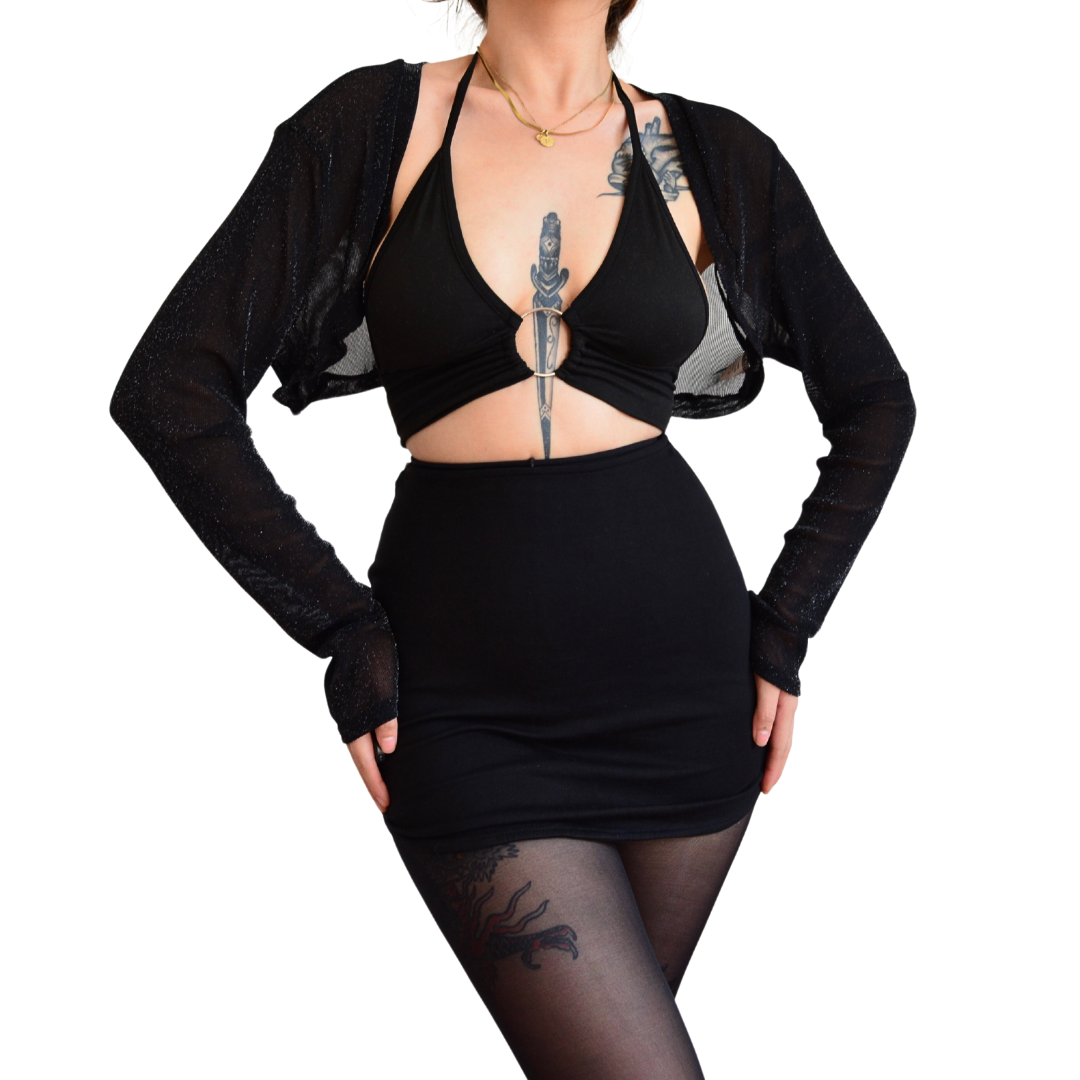 Top negro triangular con argolla
