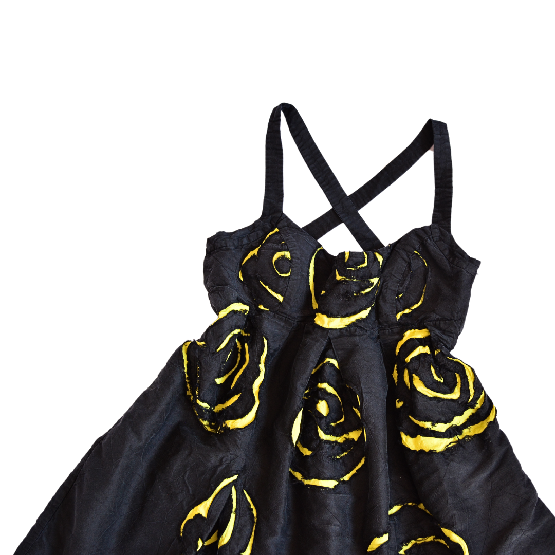 Vestido de seda con rosas y escote cruzado