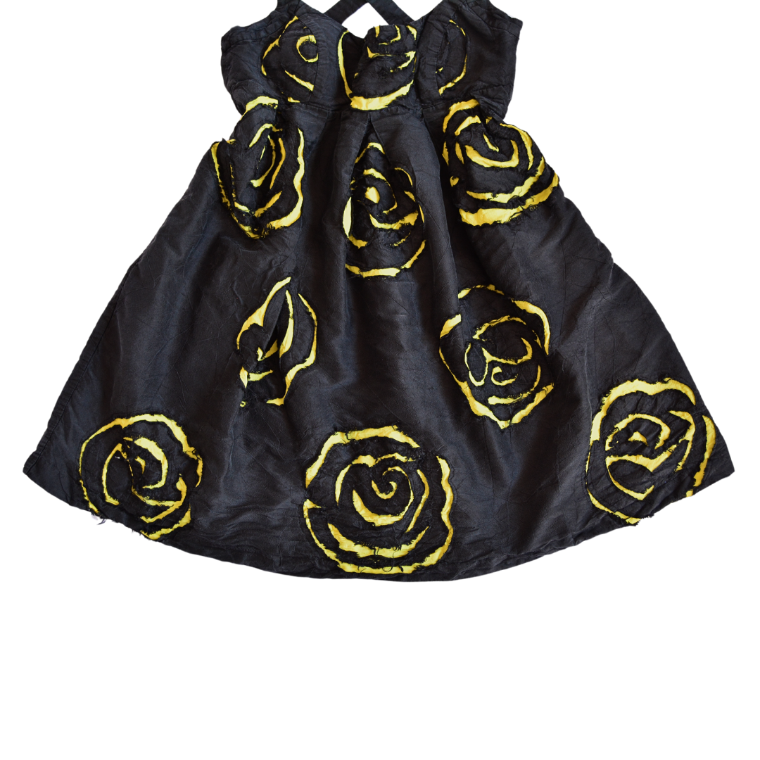 Vestido de seda con rosas y escote cruzado