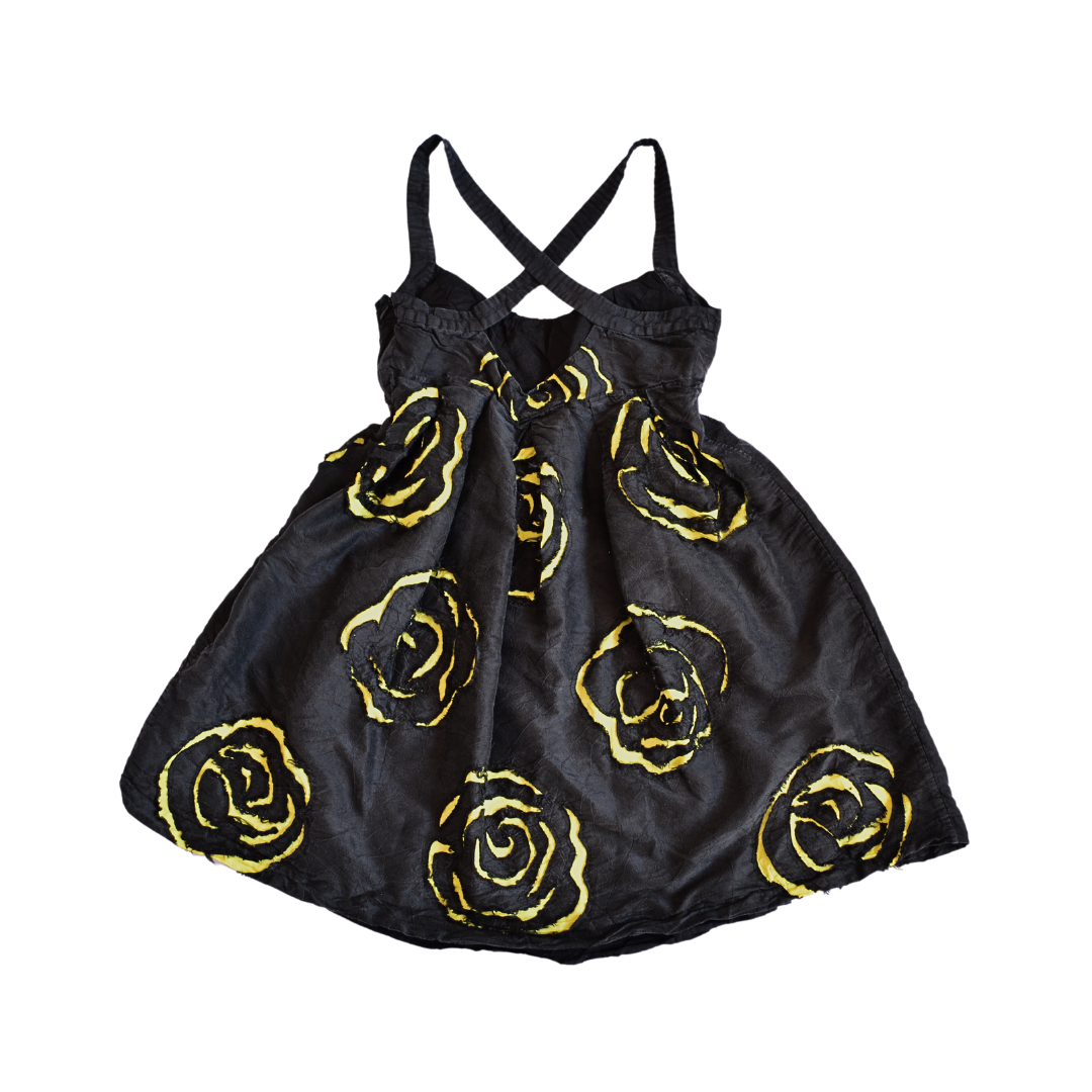 Vestido de seda con rosas y escote cruzado
