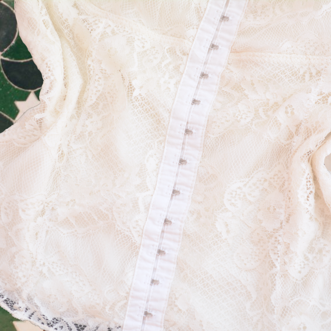 Blusa beige de encaje