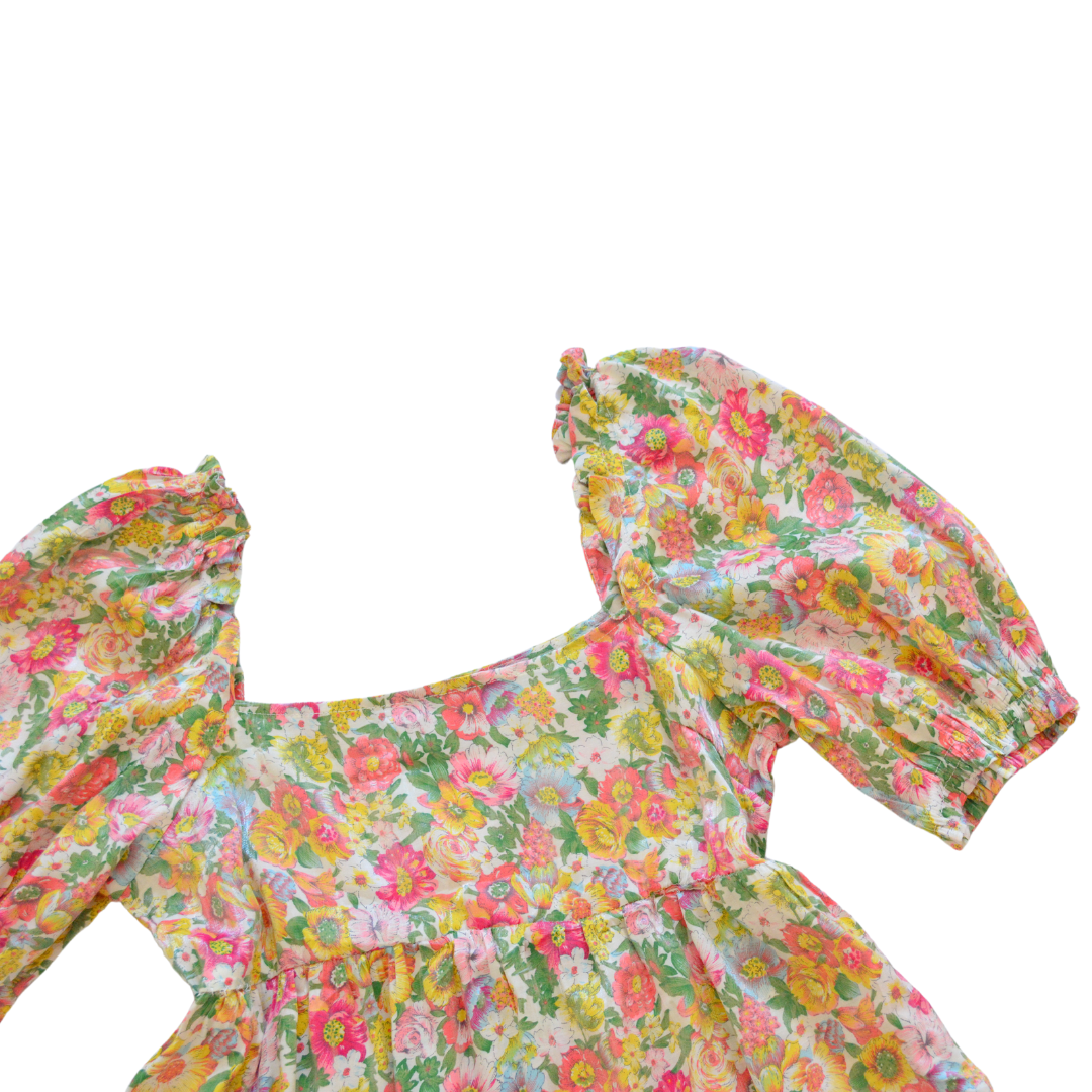 Vestido de flores con bolsas