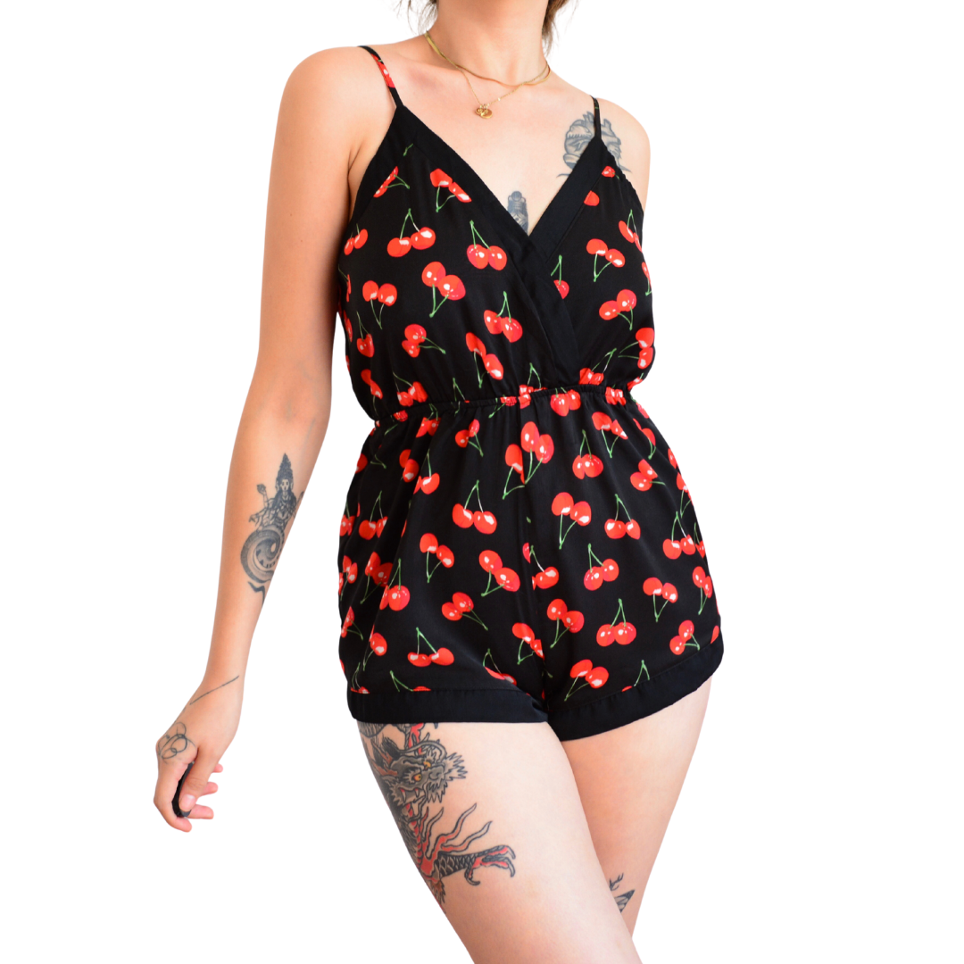 Jumpsuit de cerecitas rojas
