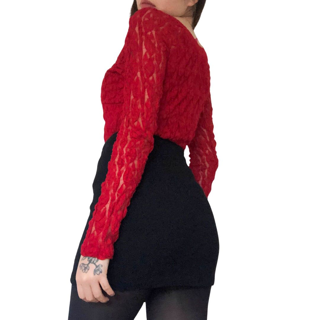 Blusa roja encaje