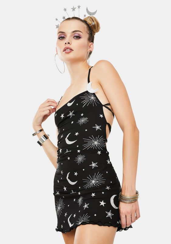 Vestido cosmos de estrellas y lunas