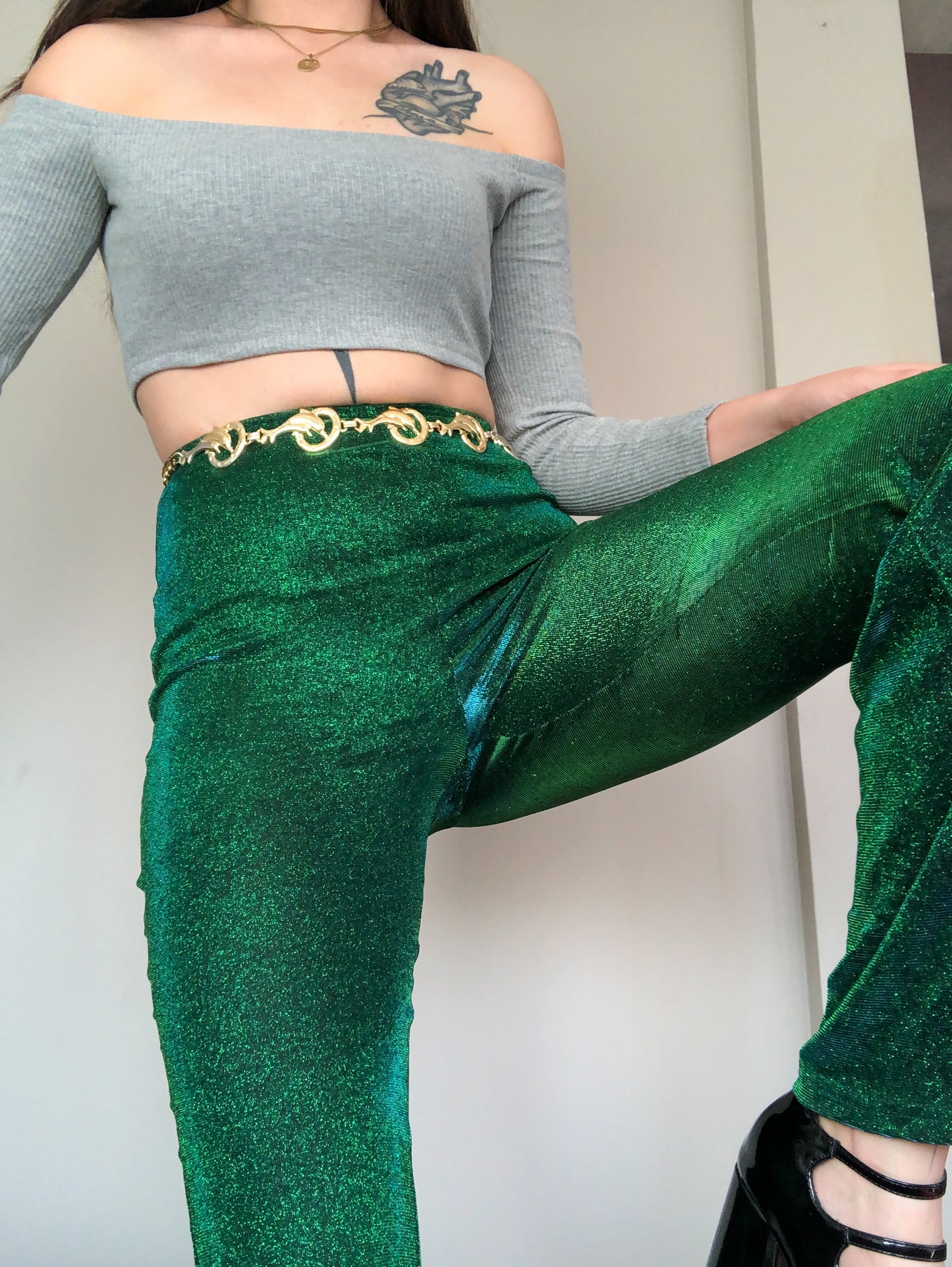 Pantalón flared con brillos tornasol