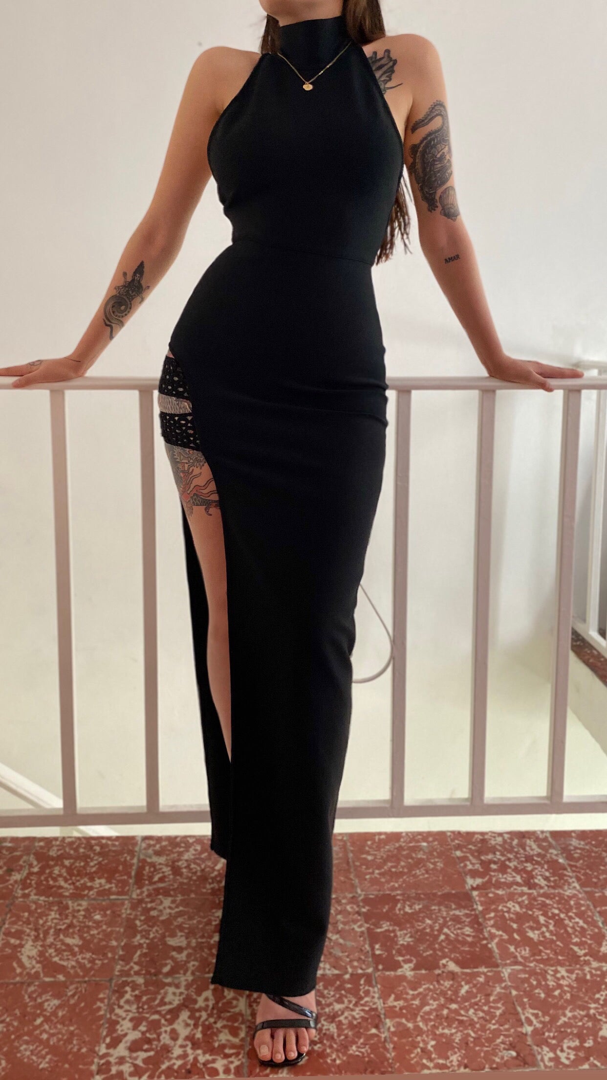 Vestido largo negro con abertura