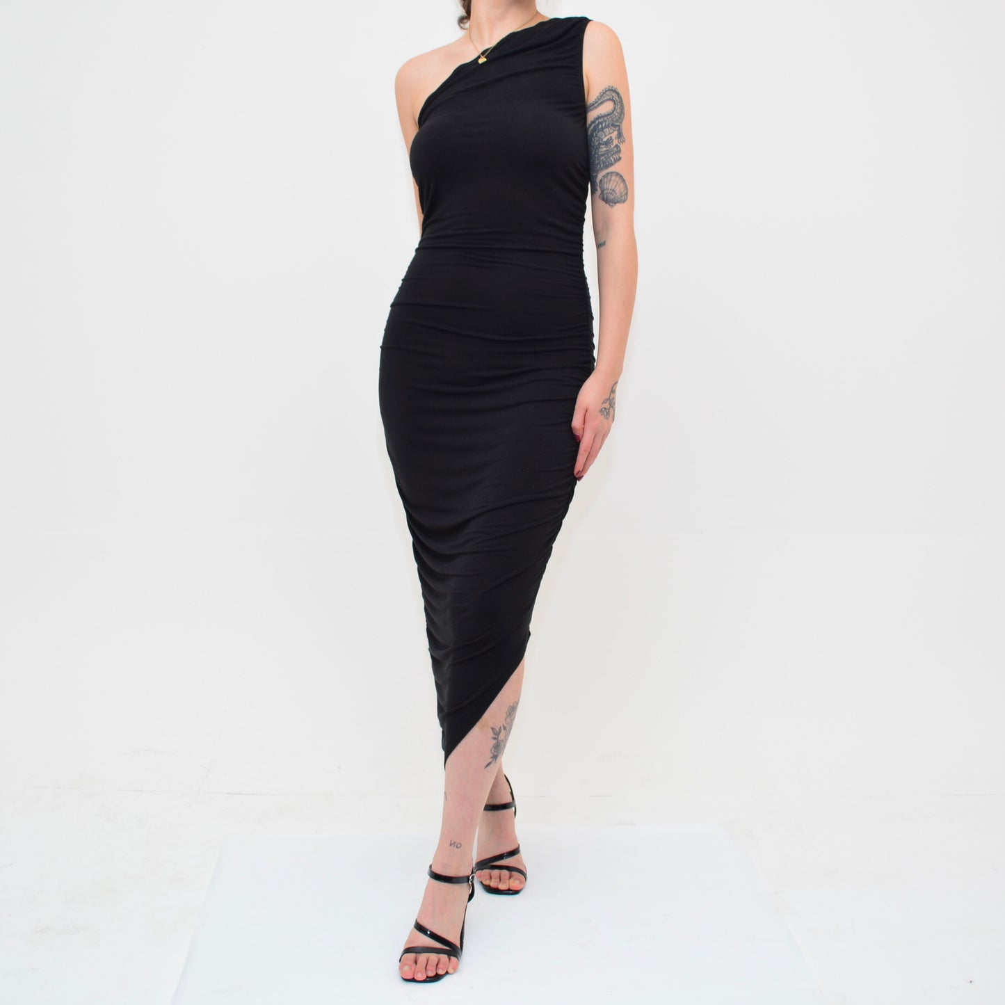 Vestido negro drappeado