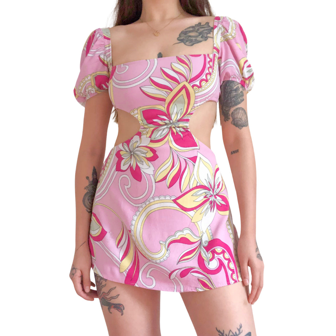 Vestido rosa con aberturas