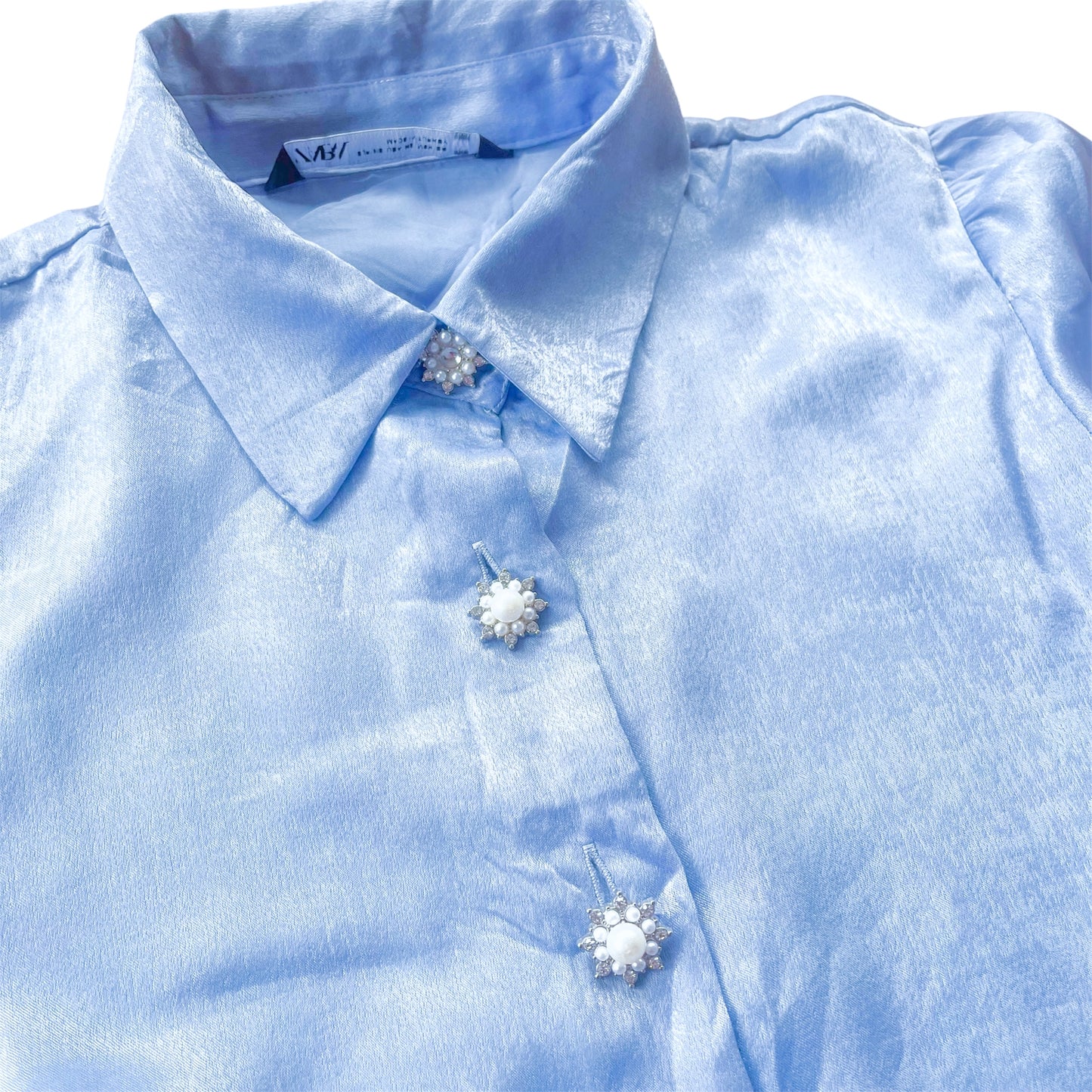 Blusa azul con botones perla