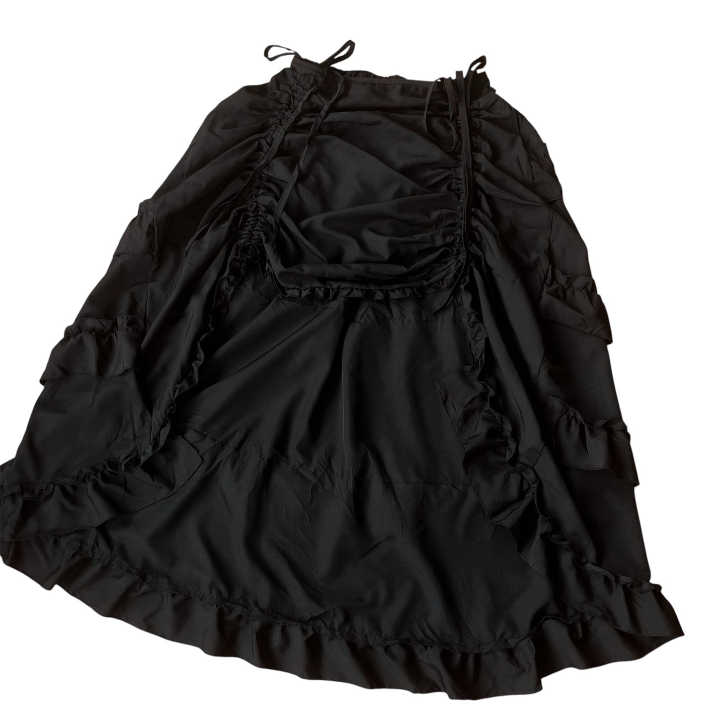 Falda negra midi ruffles y tirantes fruncidos