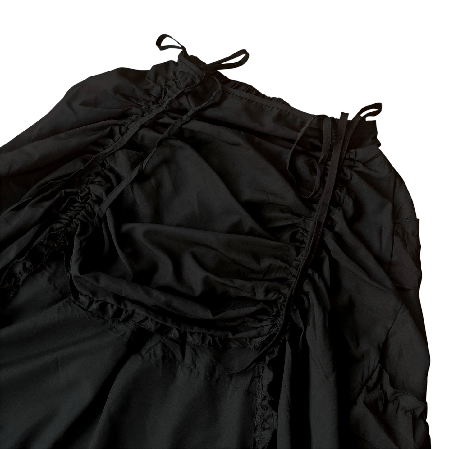 Falda negra midi ruffles y tirantes fruncidos