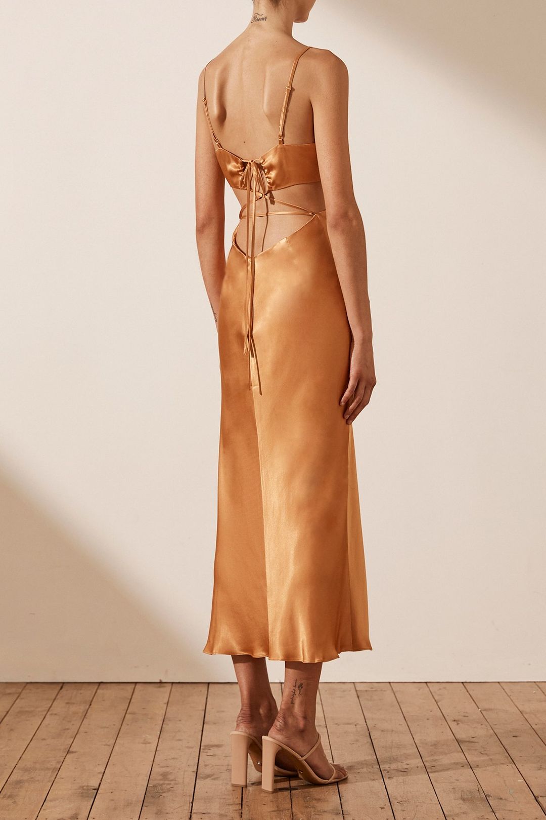 Vestido bronce satinado