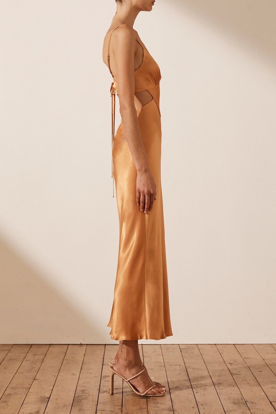 Vestido bronce satinado