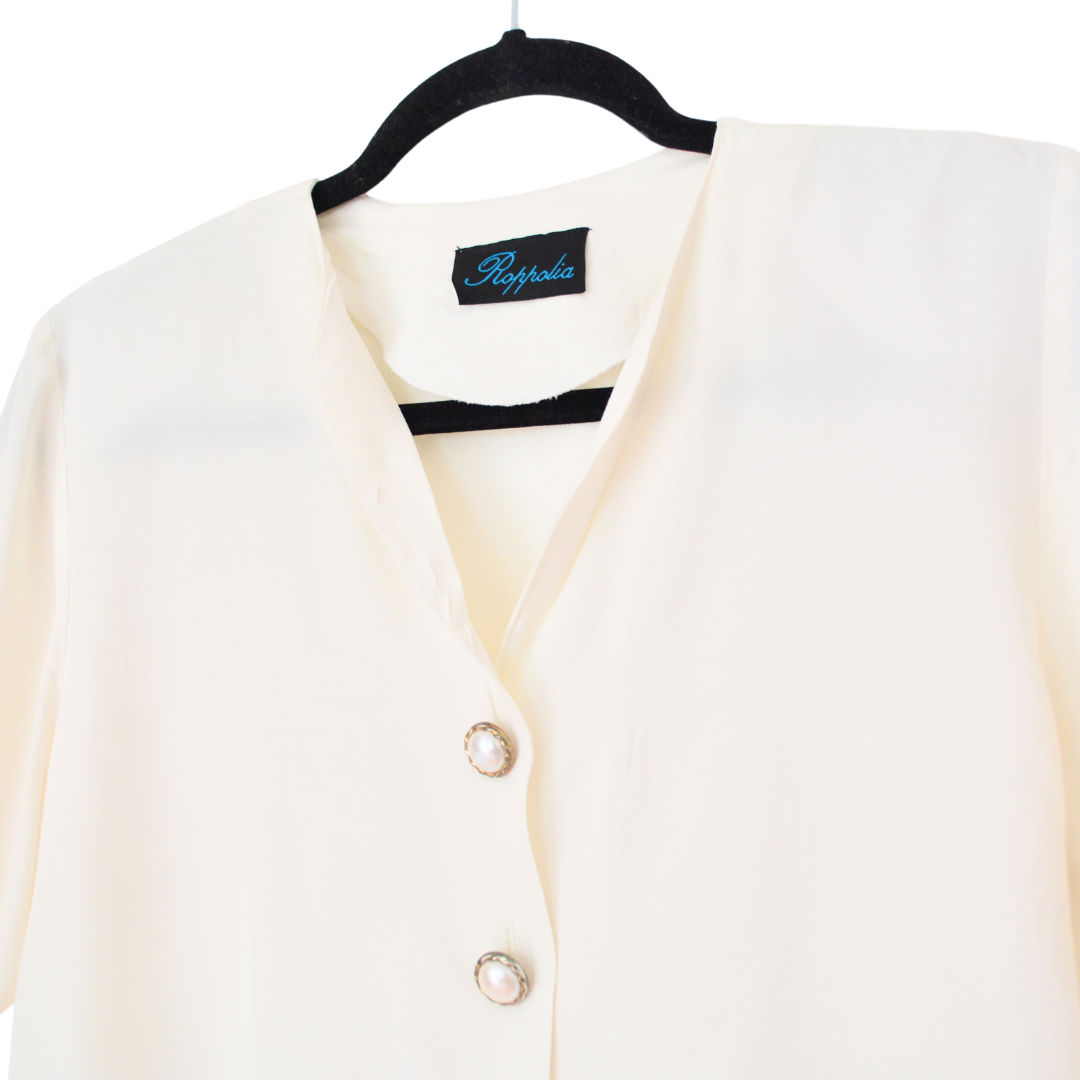 Blusa vintage beige con botones perla