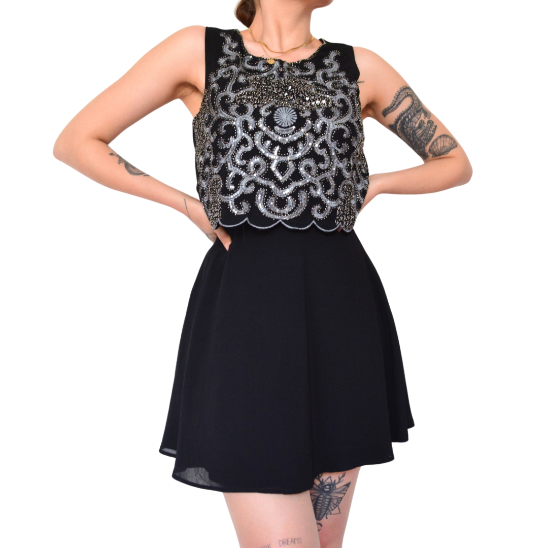 Vestido negro con lentejuela y canutillo