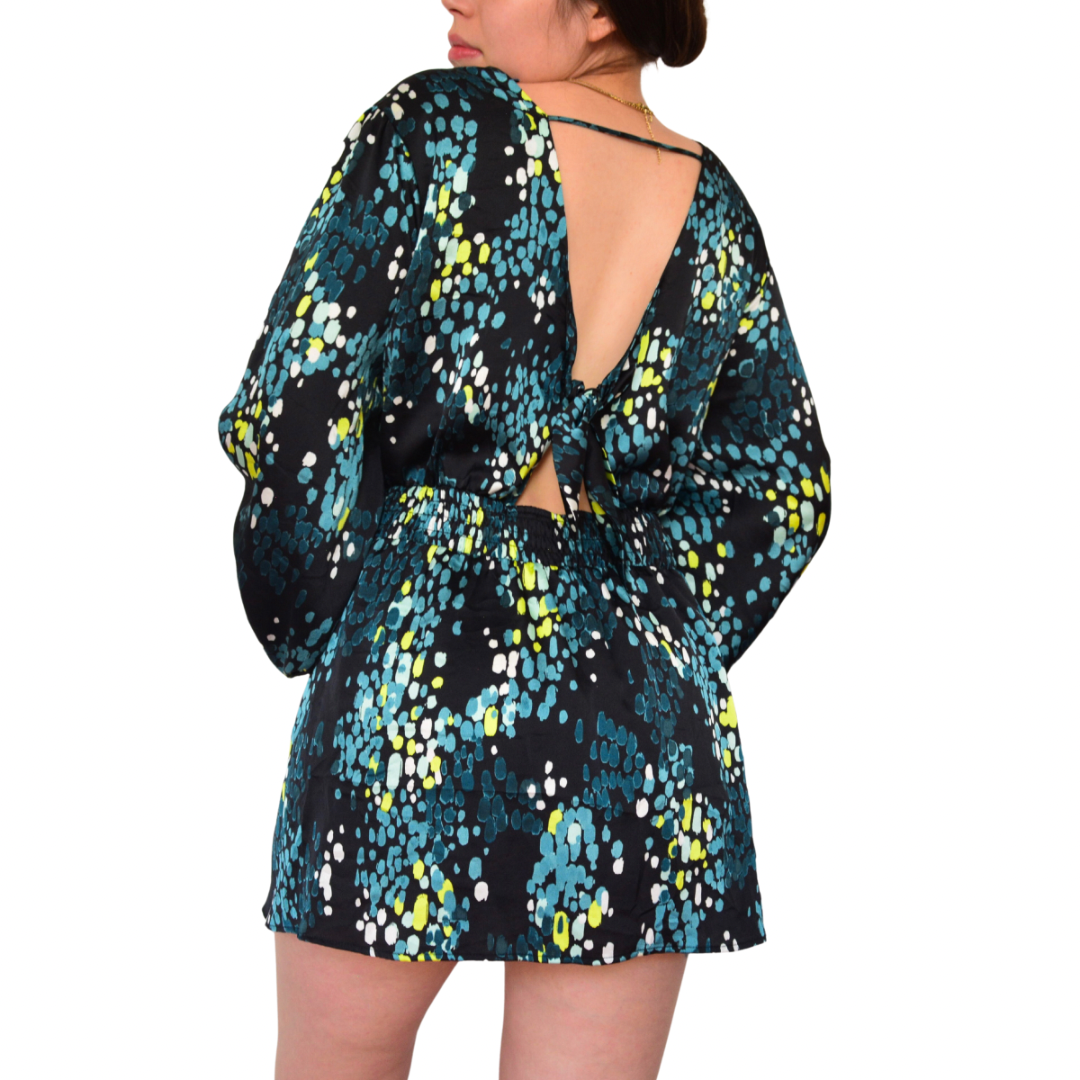 Vestido negro satinado
